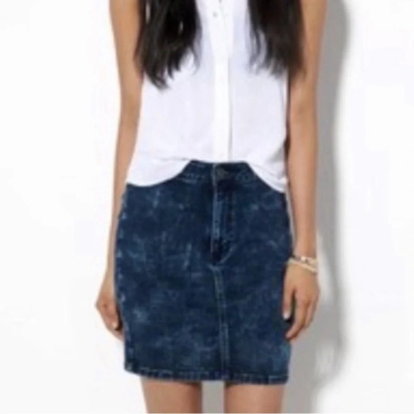 American Eagle Sky High Super Stretch Pencil
Mini Acid Washed Denim Skirt - Picture 1 of 6